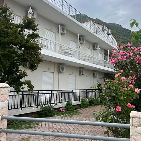 Kontogiannis Lihas Club * Agios Georgios (Istiaia-Aidipsos)